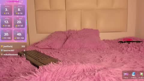 hellen__smith_ online show from 9, 2, 2026