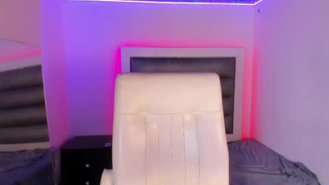 hellen__smith_ online show from 7, 5, 2026