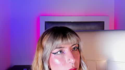 hellen__smith_ online show from 7, 5, 2026