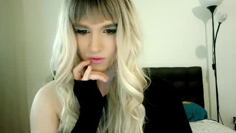 Snapshot of hellenspellman chatting on 5, 3, 2025 Helen Spellman online show from 5, 3, 2025