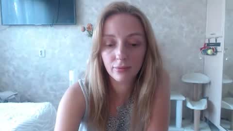 Snapshot of hellokittykaty chatting on 10, 9, 2025 Victory online show from 10, 9, 2025