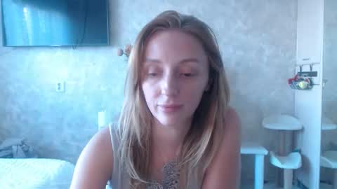 Snapshot of hellokittykaty chatting on 12, 9, 2025 Victory online show from 12, 9, 2025