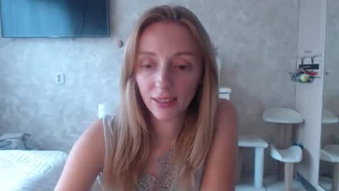 Snapshot of hellokittykaty chatting on 18, 9, 2025 Victory online show from 18, 9, 2025