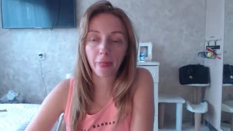 Snapshot of hellokittykaty chatting on 13, 10, 2025 Victory online show from 13, 10, 2025