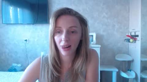 Snapshot of hellokittykaty chatting on 17, 10, 2025 Victory online show from 17, 10, 2025