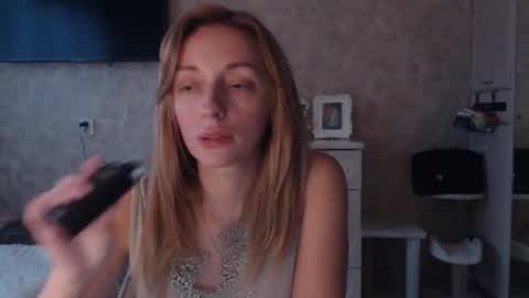 Snapshot of hellokittykaty chatting on 5, 11, 2025 Victory online show from 5, 11, 2025