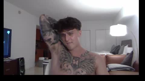 Snapshot of henrydesanti chatting on 12, 9, 2025 henrydesanti online show from 12, 9, 2025