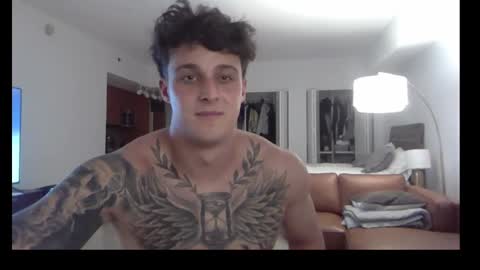 Snapshot of henrydesanti chatting on 19, 9, 2025 henrydesanti online show from 19, 9, 2025