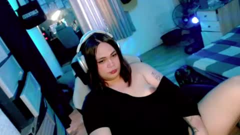 hermaphrodite199x online show from 4, 5, 2026