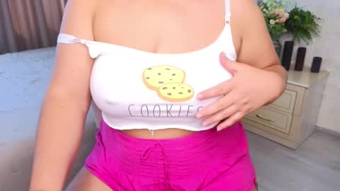 Snapshot of heroine_of_your_life chatting on 5, 10, 2025 Maryana online show from 5, 10, 2025