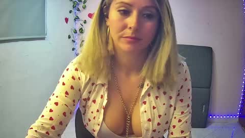 Hestesiaxx online show from 11, 12, 2024