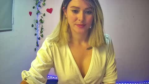 Hestesiaxx online show from 23, 12, 2024