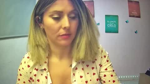 Hestesiaxx online show from 22, 11, 2025