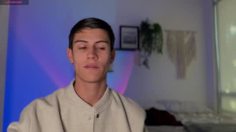 Snapshot of hey_cesard chatting on 4, 12, 2024 hey_cesard online show from 4, 12, 2024