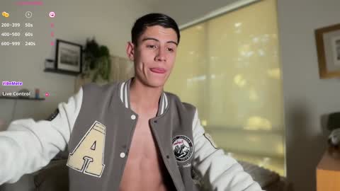 Snapshot of hey_cesard chatting on 29, 12, 2024 hey_cesard online show from 29, 12, 2024