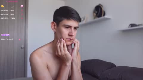 Snapshot of hey_cesard chatting on 12, 2, 2025 hey_cesard online show from 12, 2, 2025