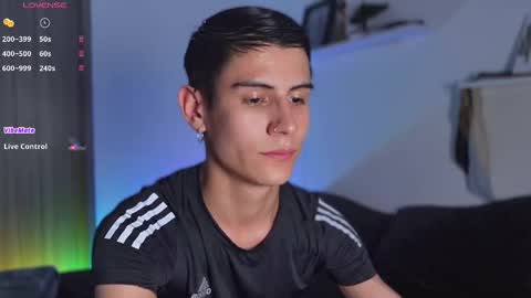 Snapshot of hey_cesard chatting on 21, 2, 2025 hey_cesard online show from 21, 2, 2025