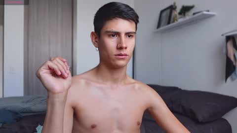 Snapshot of hey_cesard chatting on 21, 2, 2025 hey_cesard online show from 21, 2, 2025