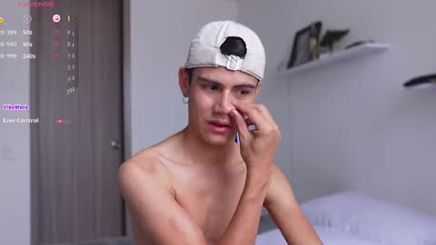 Snapshot of hey_cesard chatting on 22, 2, 2025 hey_cesard online show from 22, 2, 2025