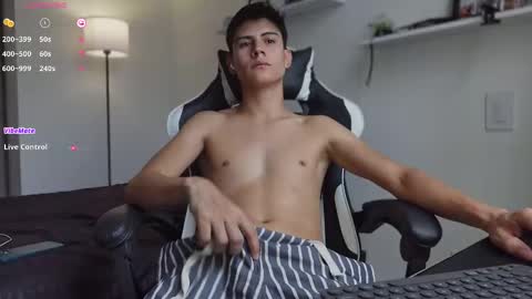 Snapshot of hey_cesard chatting on 11, 9, 2025 hey_cesard online show from 11, 9, 2025