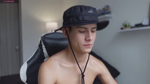 Snapshot of hey_cesard chatting on 16, 9, 2025 hey_cesard online show from 16, 9, 2025