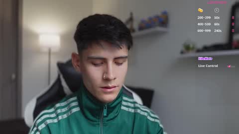 Snapshot of hey_cesard chatting on 19, 9, 2025 hey_cesard online show from 19, 9, 2025