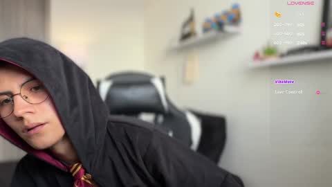 Snapshot of hey_cesard chatting on 3, 10, 2025 hey_cesard online show from 3, 10, 2025