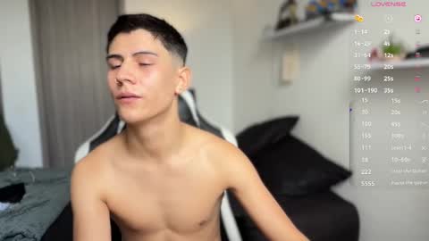 Snapshot of hey_cesard chatting on 4, 10, 2025 hey_cesard online show from 4, 10, 2025