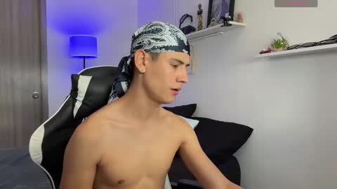 Snapshot of hey_cesard chatting on 17, 10, 2025 hey_cesard online show from 17, 10, 2025