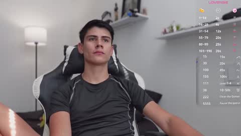 Snapshot of hey_cesard chatting on 28, 10, 2025 hey_cesard online show from 28, 10, 2025