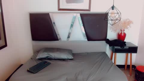 Hilary Avilan online show from 26, 2, 2025