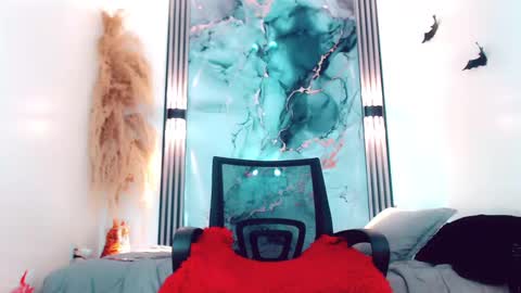 Hilary Avilan online show from 12, 9, 2025