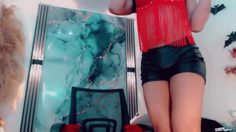 Hilary Avilan online show from 15, 9, 2025