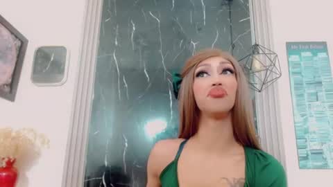 Hilary Avilan online show from 31, 7, 2026