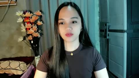 Snapshot of hilarymolly chatting on 4, 3, 2026 hilarymolly online show from 4, 3, 2026