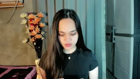 Snapshot of hilarymolly chatting on 8, 3, 2026 hilarymolly online show from 8, 3, 2026