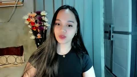 Snapshot of hilarymolly chatting on 12, 3, 2026 hilarymolly online show from 12, 3, 2026