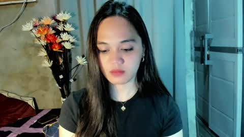 hilarymolly online show from 17, 7, 2026