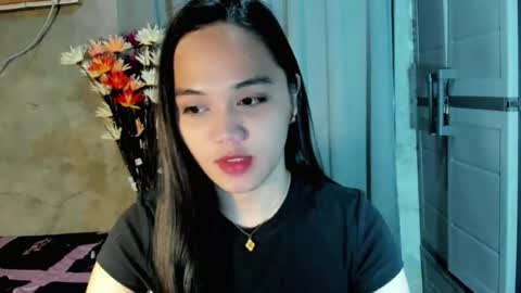 hilarymolly online show from 3, 8, 2026