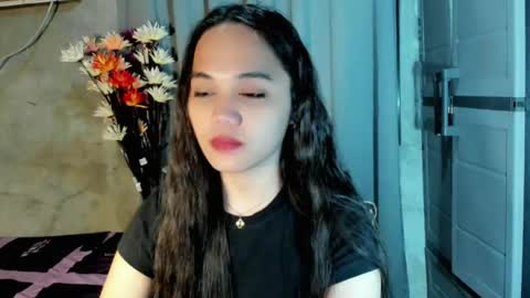 hilarymolly online show from 4, 8, 2026
