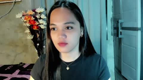 hilarymolly online show from 4, 8, 2026
