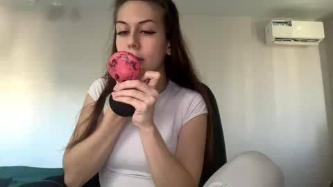 Snapshot of hildredmabray chatting on 29, 10, 2025 Hi Im Elizabeth online show from 29, 10, 2025