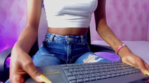  Hillary  online show from 4, 2, 2025