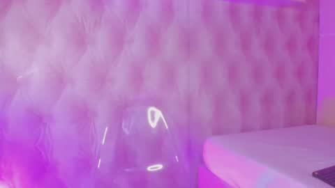  Hillary  online show from 4, 3, 2025