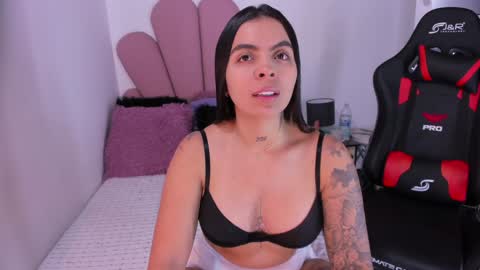 Snapshot of hillary_jones chatting on 5, 2, 2025 sarah online show from 5, 2, 2025