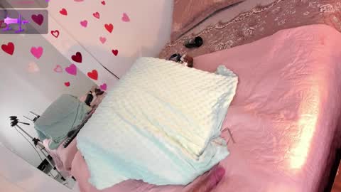 Snapshot of hillary_smile chatting on 2, 10, 2025  Hilary  online show from 2, 10, 2025