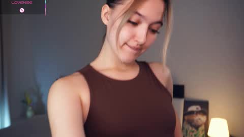 Snapshot of hip_hop_baby chatting on 12, 9, 2025 Leya Day Mary Night   PvT Open online show from 12, 9, 2025