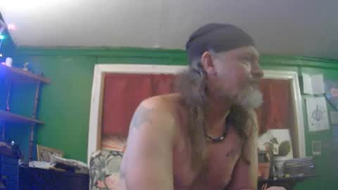 hippiedad333 online show from 10, 8, 2026