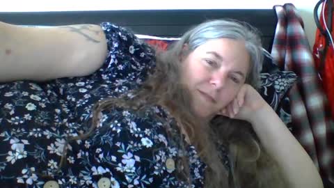 Snapshot of hippysnewhere chatting on 24, 7, 2026 hippysnewhere online show from 24, 7, 2026