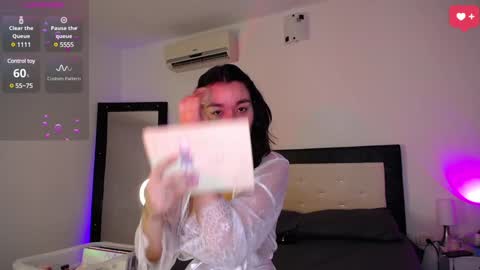 Snapshot of hipshannah chatting on 10, 12, 2024 H A N N A H online show from 10, 12, 2024